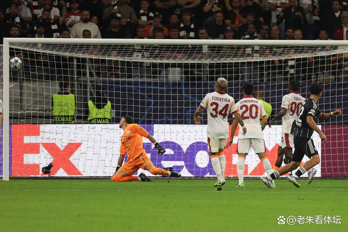 德甲4-0横扫夜！日本前锋28分钟轰第6球，门兴黑马崛起藏玄机